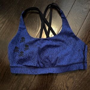 Lululemon Athletica Blue and Black Sports Bra energy bra - soul cycle